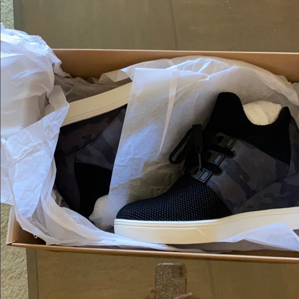 Genna fly knit wedge sneakers. Black.